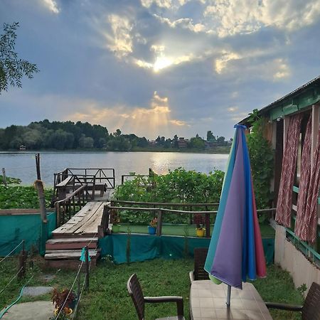 Lakeside Homestay Srinagar Екстер'єр фото