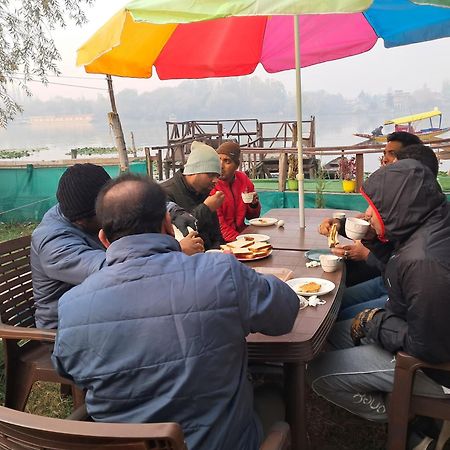 Lakeside Homestay Srinagar Екстер'єр фото