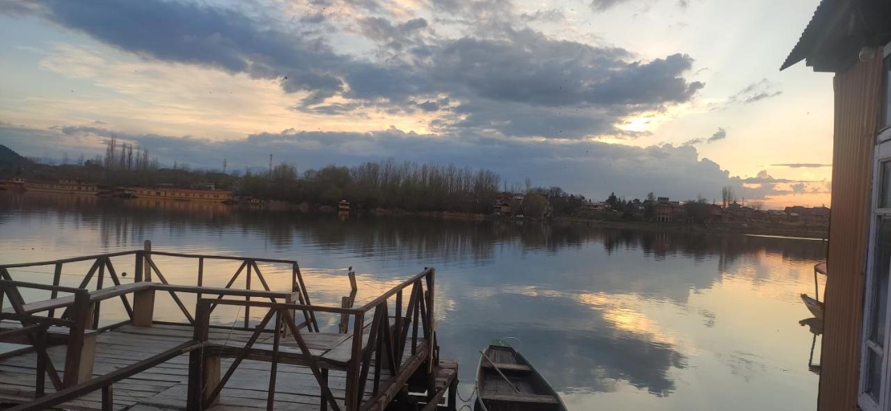 Lakeside Homestay Srinagar Екстер'єр фото
