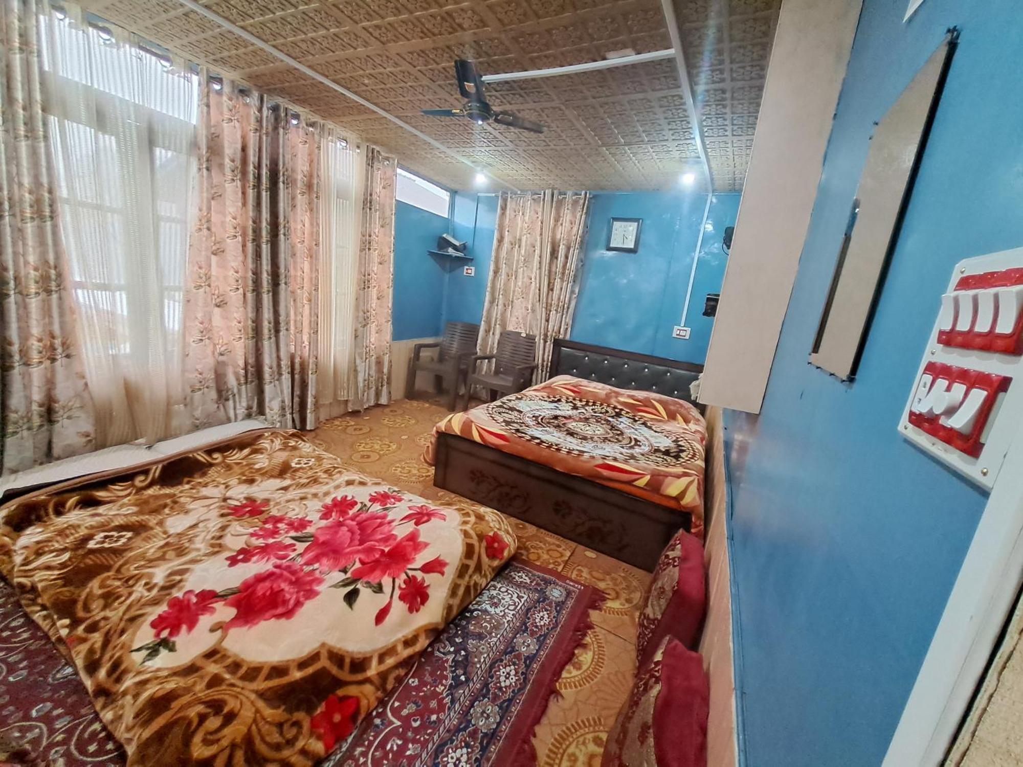 Lakeside Homestay Srinagar Екстер'єр фото