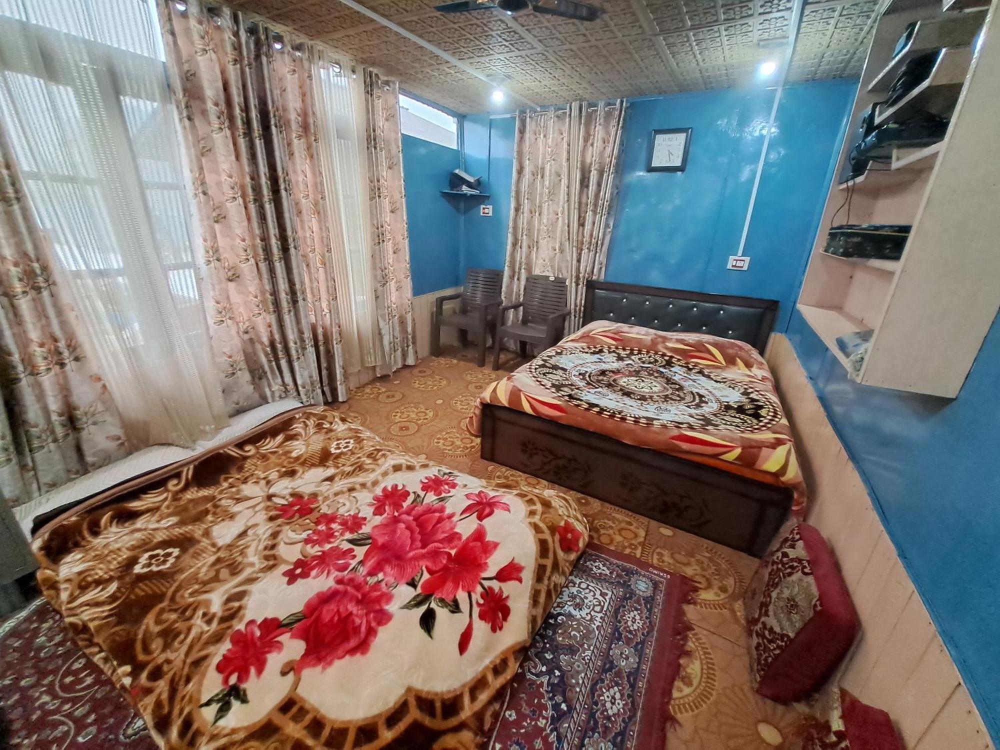 Lakeside Homestay Srinagar Екстер'єр фото