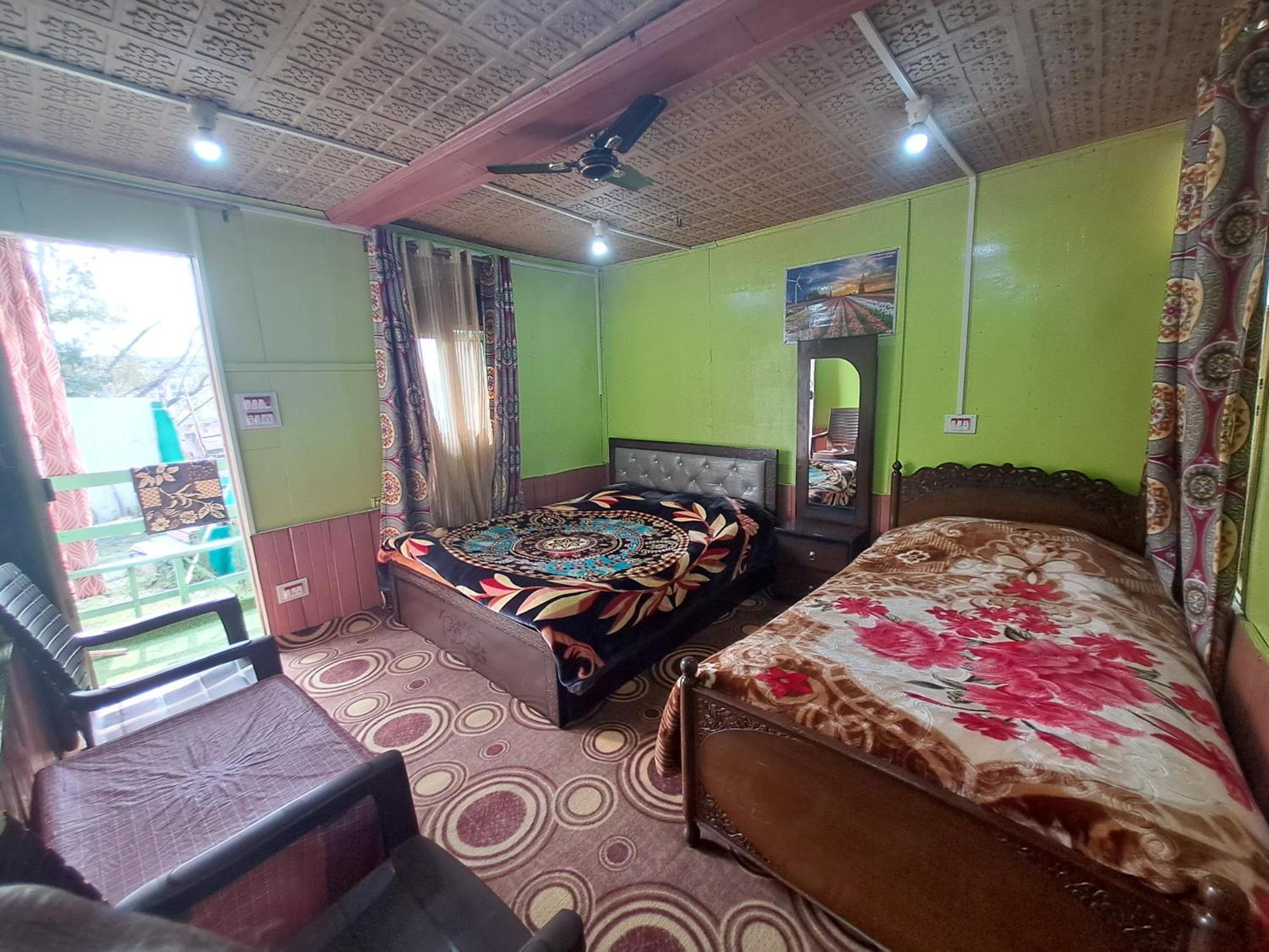 Lakeside Homestay Srinagar Екстер'єр фото