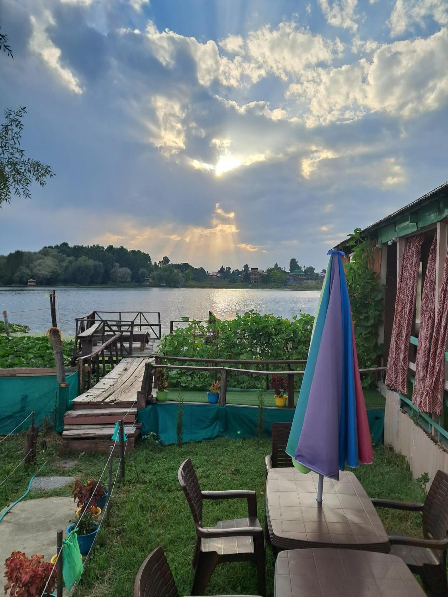Lakeside Homestay Srinagar Екстер'єр фото