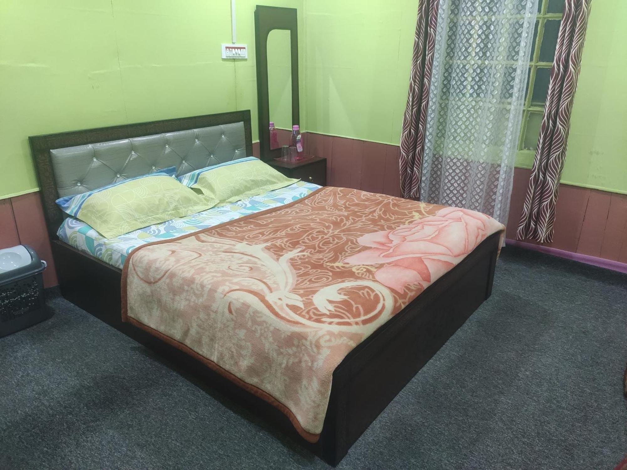 Lakeside Homestay Srinagar Номер фото